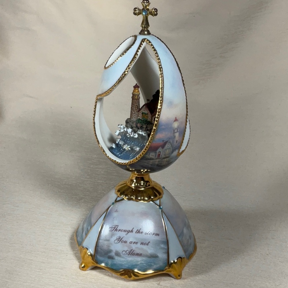 2005 Thomas Kinkaid Beacon of Hope Lights of Faith Musical Porcelain Egg